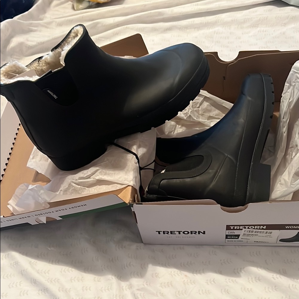 *NWT Tretorn Black Waterproof Boots, Women's size 9